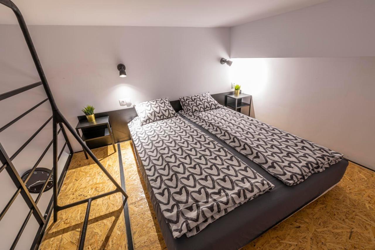 Kolumny 217 Parking Bezplatny Lodž